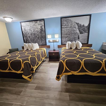 Super 8 By Wyndham Clinton Hotel Ngoại thất bức ảnh