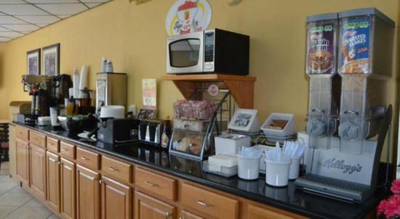 Super 8 By Wyndham Clinton Hotel Ngoại thất bức ảnh