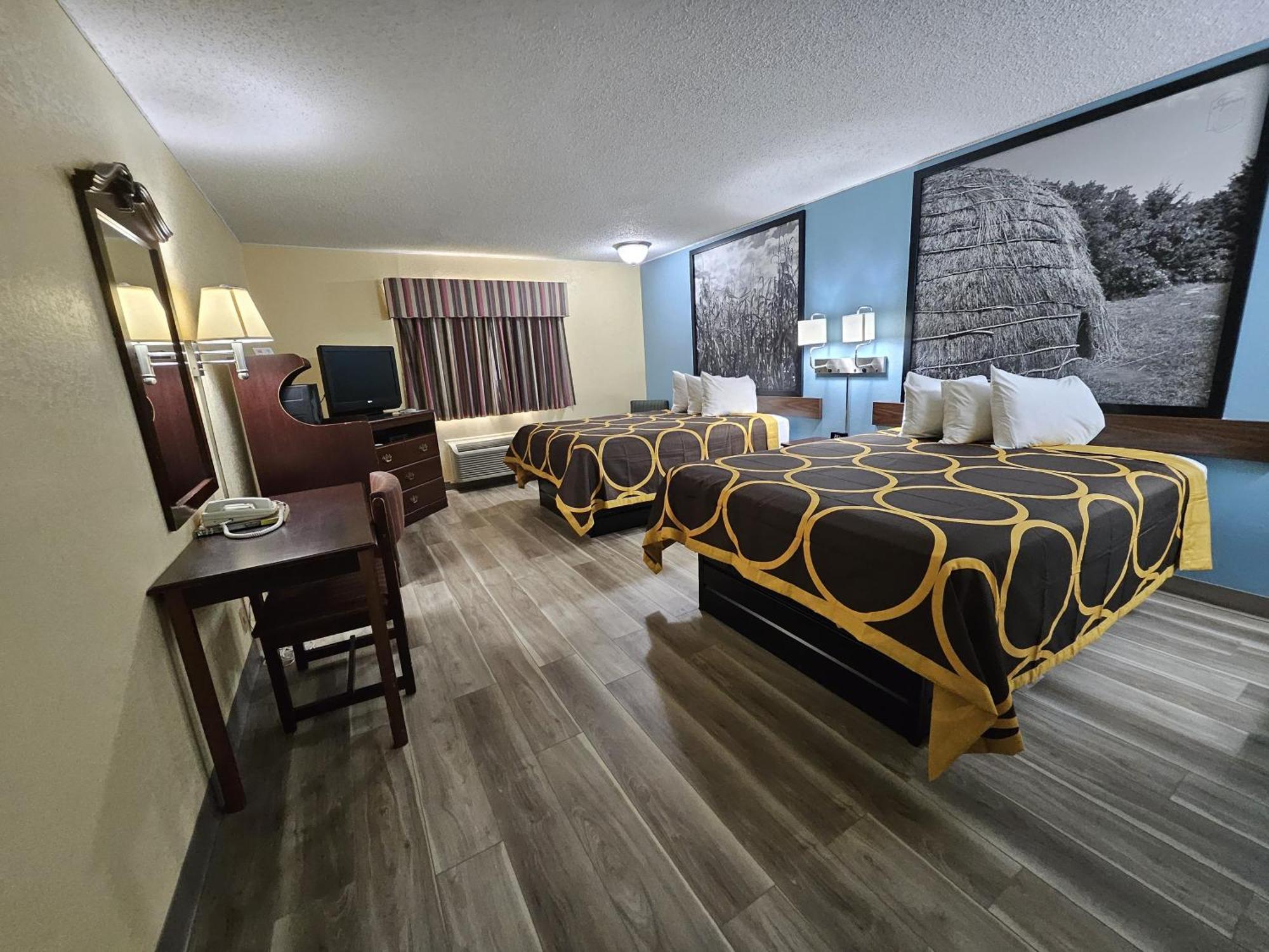 Super 8 By Wyndham Clinton Hotel Ngoại thất bức ảnh