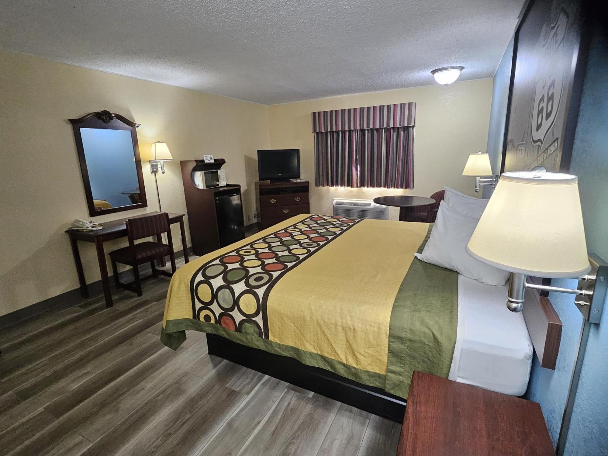 Super 8 By Wyndham Clinton Hotel Ngoại thất bức ảnh
