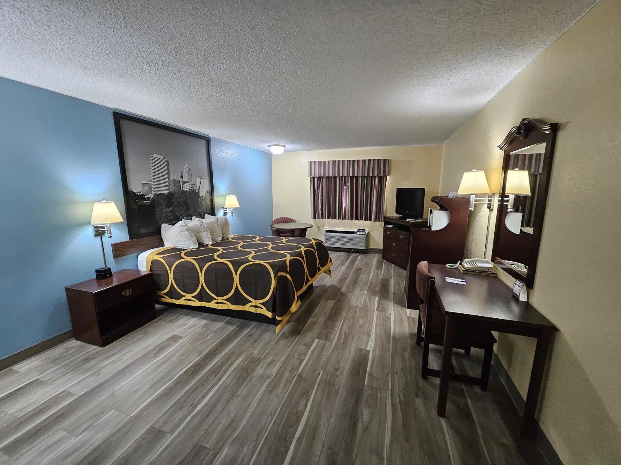 Super 8 By Wyndham Clinton Hotel Ngoại thất bức ảnh